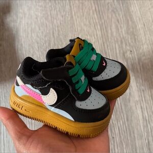 Nike Kids Black and Green Sneakers with Gold Sole